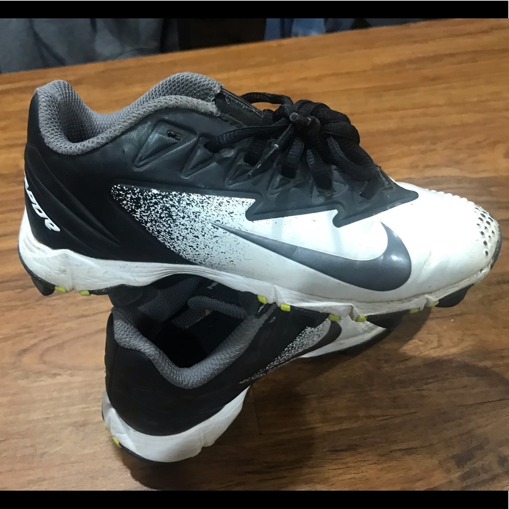 Nike boys size 1Y cleats